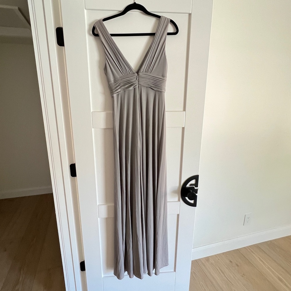 NWT BCBGMaxAzria “Jemma” sleeveless grey dress with broach. - Picture 5 of 7